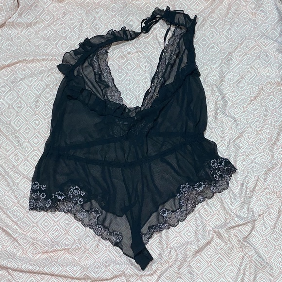 Sheer, Deep V Lingerie - Picture 5 of 5